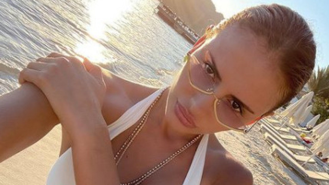 ОВОЈ ДИЈЕТИ ДУГУЈЕ САВРШЕН ИЗГЛЕД: Емина Јаховић избацила је ове 4 намирнице из исхране