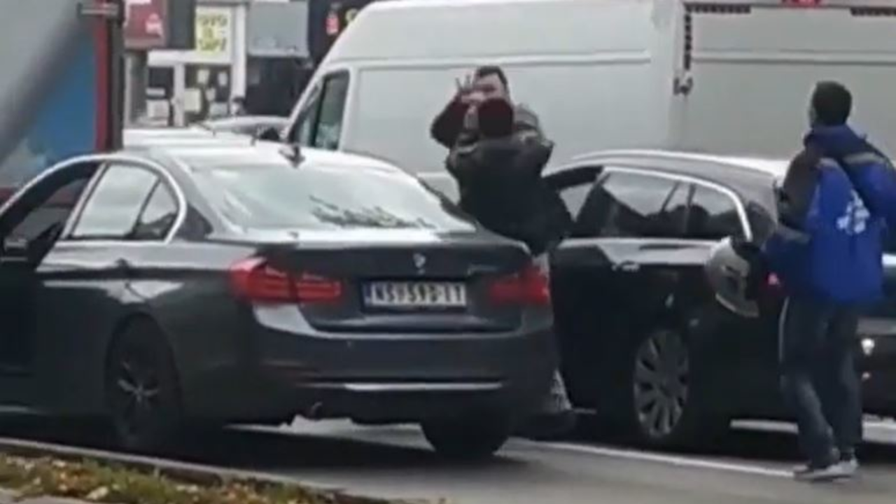 INCIDENT NA FUTOŠKOM PUTU: Pesničenje usred saobraćaja