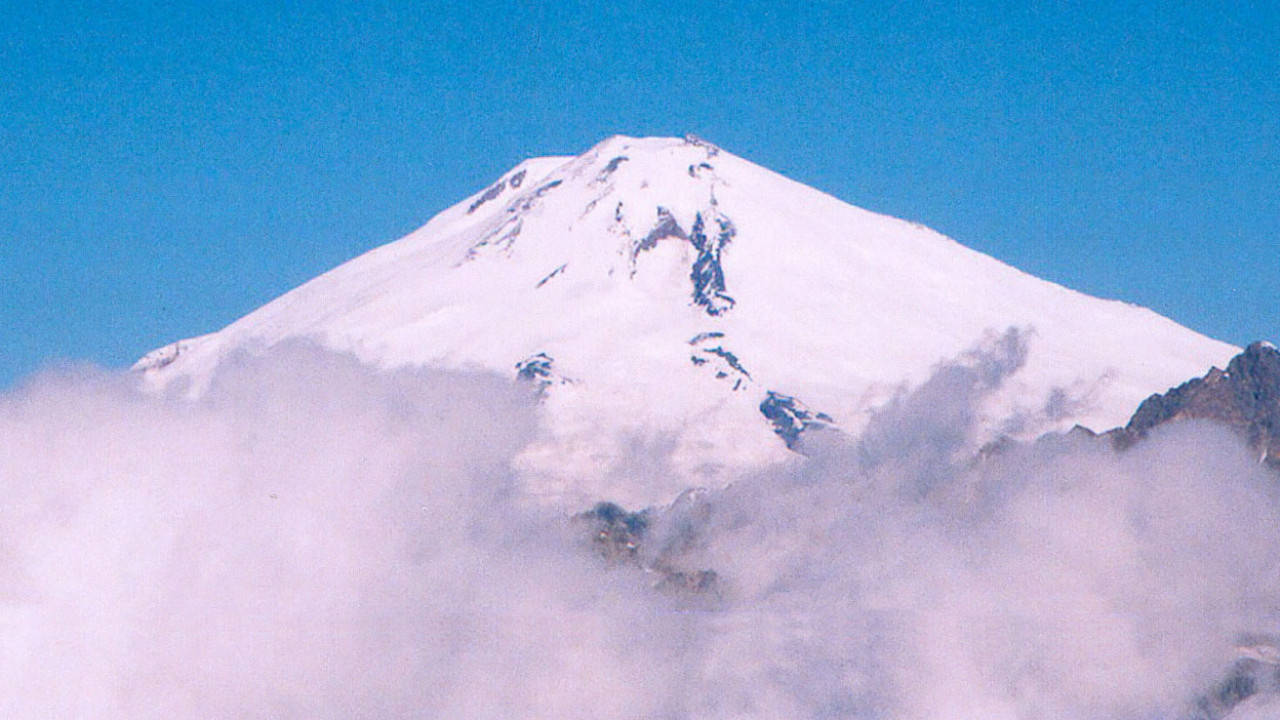 TRAGEDIJA NA KAVKAZU: Stradalo 5 aplinista na vrhu Elbrus