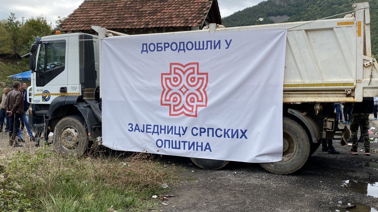 KOSOVO: Policija u Štrpcu uklonila plakat "Dobrodošli u ZSO"
