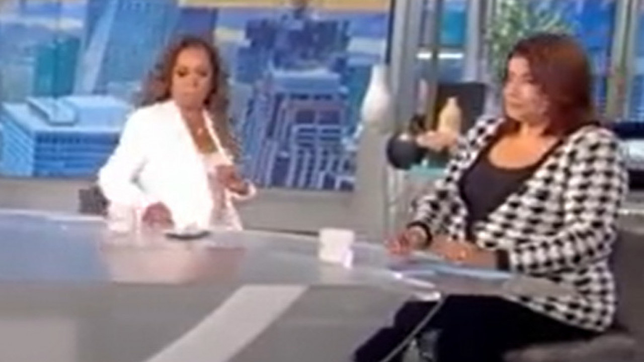 Voditeljkama usred emisije rekli da su pozitivne na koronu