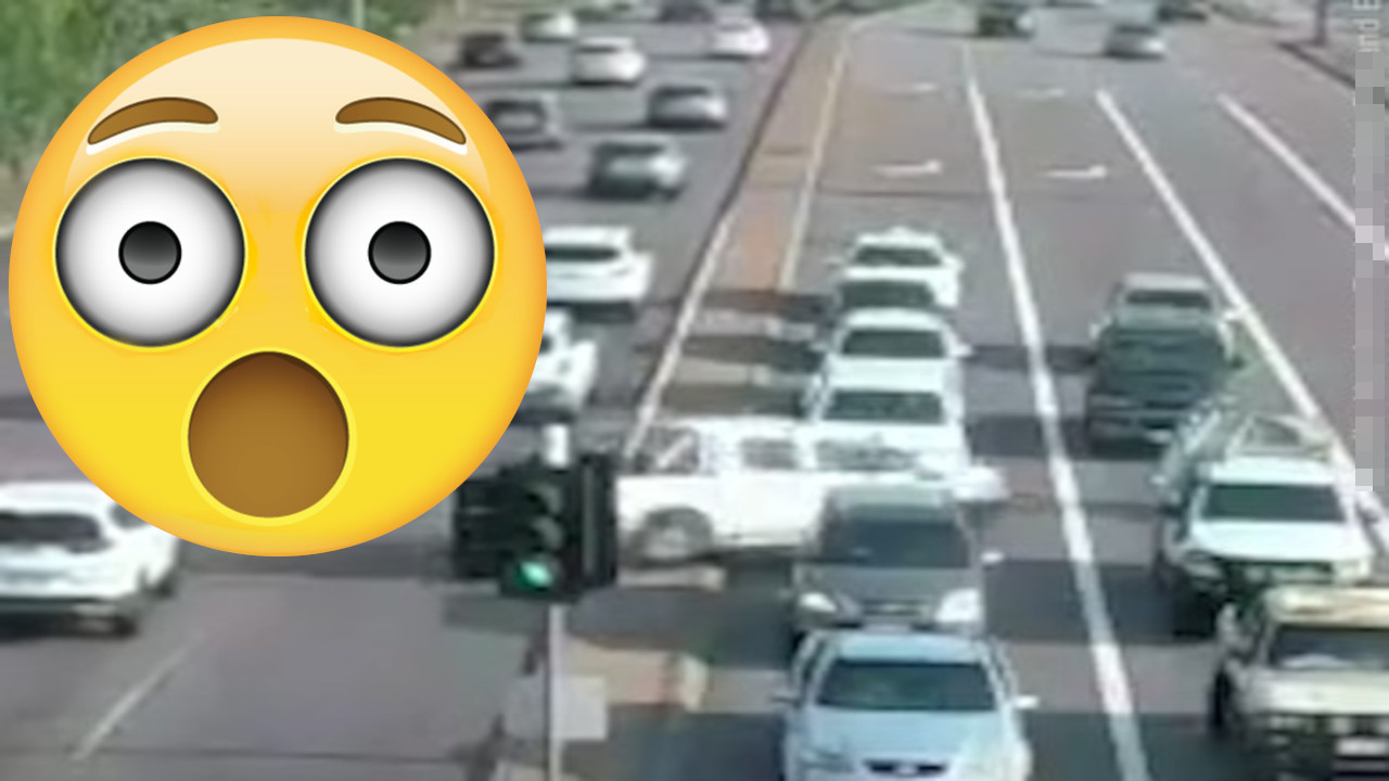 SREĆA U NESREĆI: Auto samo preleteo raskrsnicu! (VIDEO)