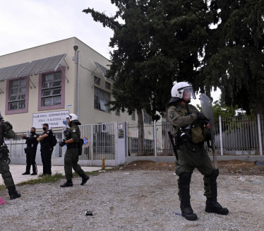 UHAPŠENO 6, PRIVEDENO 40: Sukob u školi u Solunu