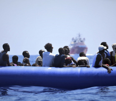 NAJMANJE 19 ŽRTAVA: Prevrnuo se čamac sa migrantima