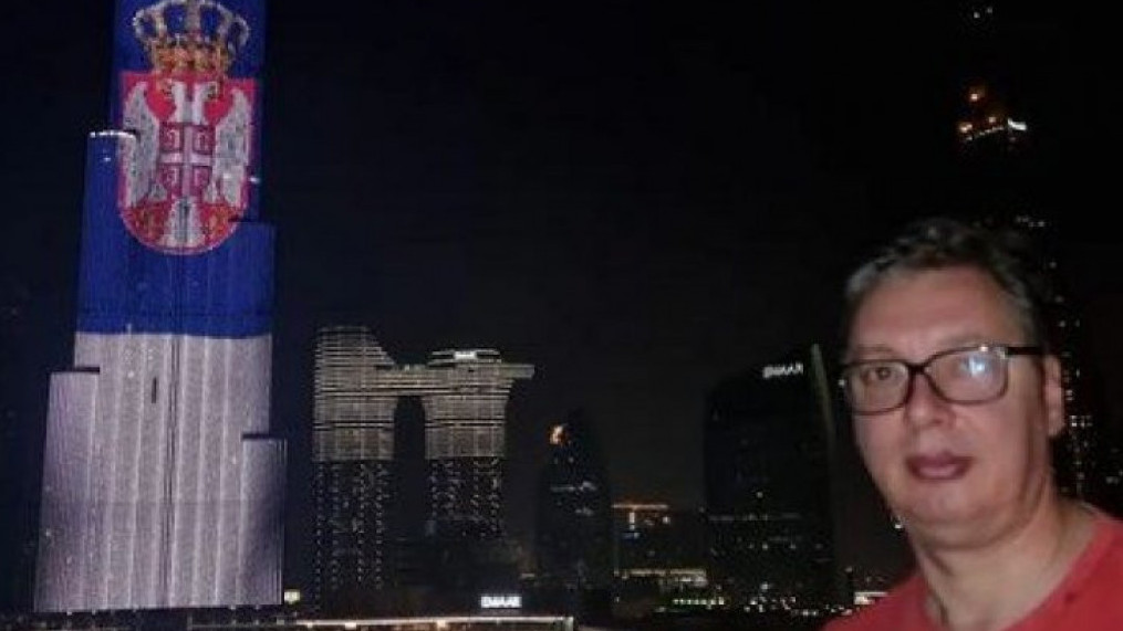 VELIKA ČAST: Burdž Khalifa u bojama Srbije