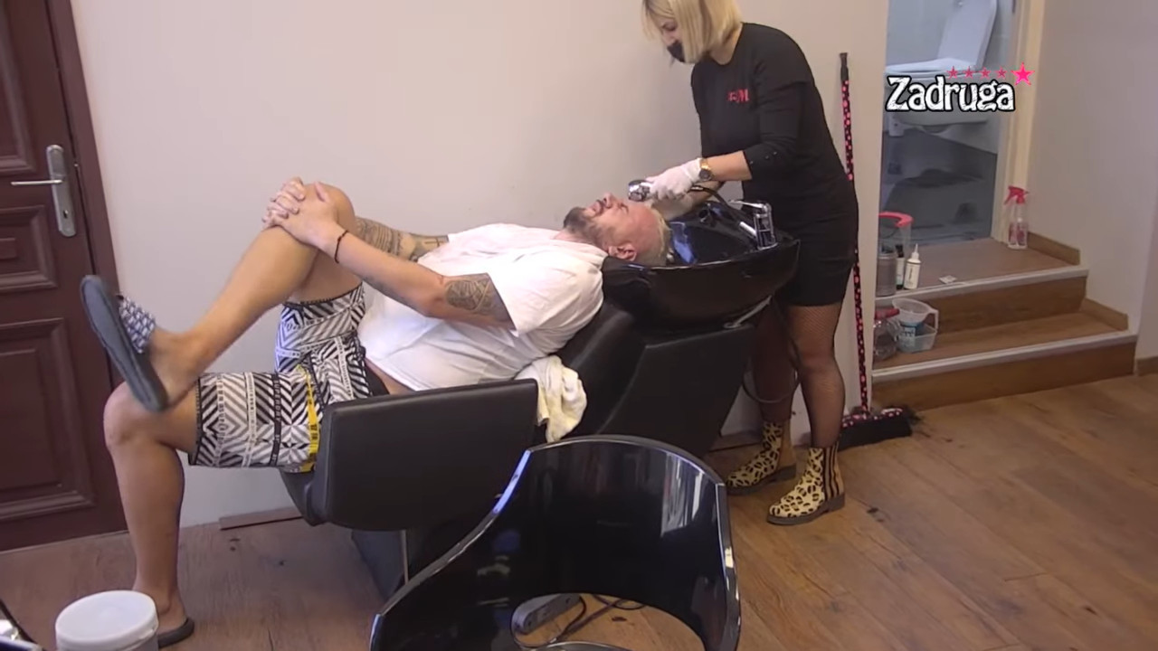 ЈАЊУШ ПРОМЕНИО ИМИЏ: Офарбао се у плаво, па заплакао