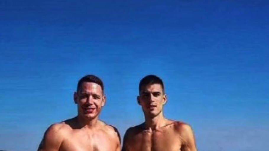 КАКАВ СПОЈ ИЗВАЈАНИХ ТЕЛА: Вујадин и Богдан заједно на Кипру