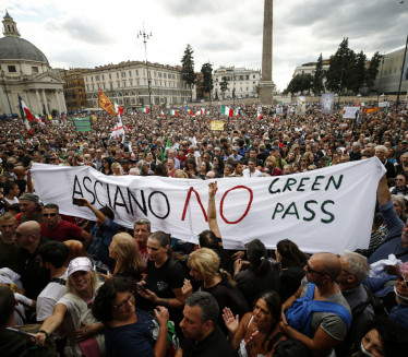 HAOS U RIMU: Demonstracije zbog ''zelenih propusnica''