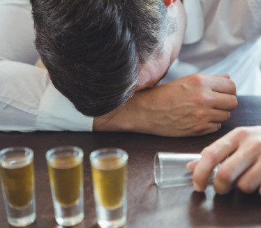 ИЗНЕНАДИЋЕ ВАС: Које намирнице треба избегавати пре алкохола