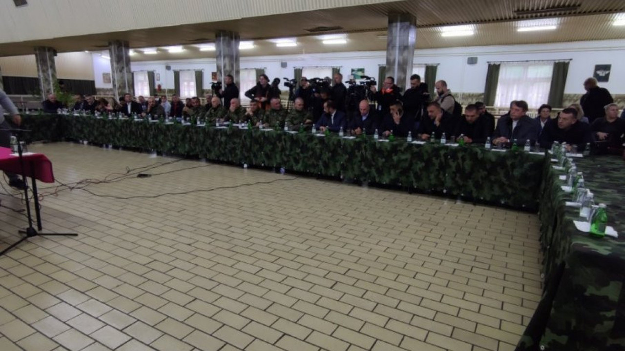 ВУЧИЋ У РАШКОЈ: У току састанак са Србима са КиМ