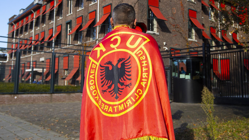 ПРОВОКАЦИЈЕ НА КИМ: Окачили терористичке заставе у Митровици