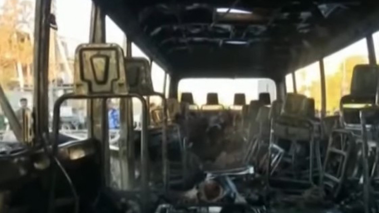 БОМБА У СИРИЈИ: Експлодирао војни аутобус (Узнемирујућe)