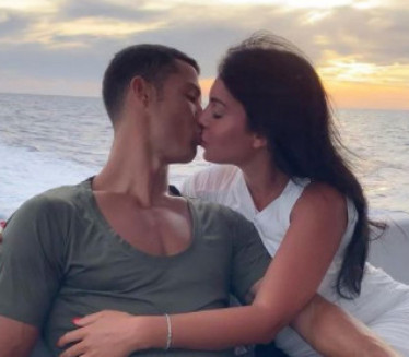 ДИВНЕ ВЕСТИ: Кристијано Роналдо и Георгина очекују близанце