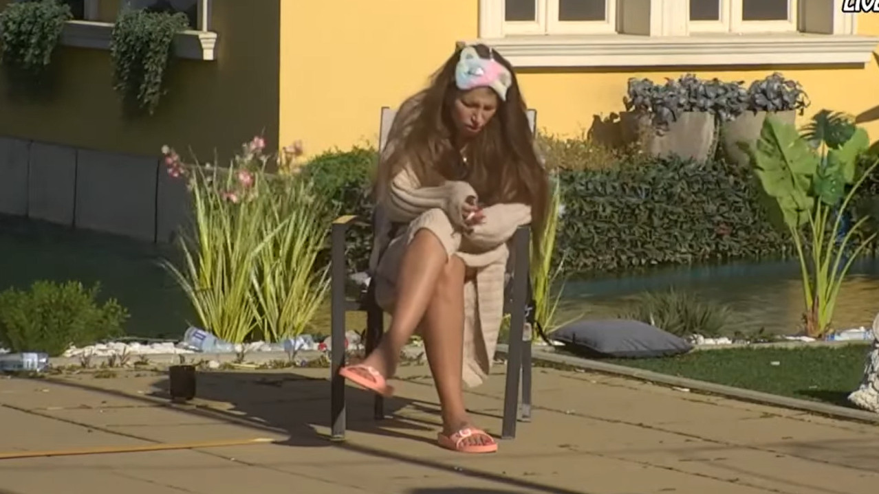 SAMA KAO LIST NA VETRU: Dalila ne zna šta će od sebe