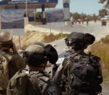 ИЗРАЕЛ РАДИЛИ НОЖЕВИ: Двојица Палестинаца убила троје људи