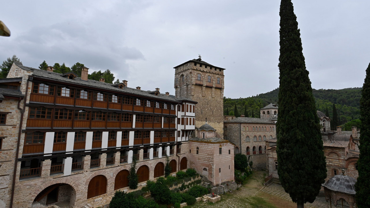 ZABRANJENE POSETE HILANDARU Povećan broj obolelih u manastiru
