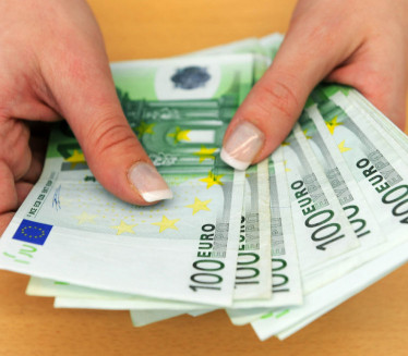 GRCI VRAĆAJU DUGOVE! 7 milijardi evra za samo dva meseca