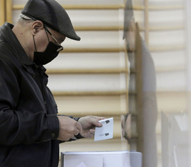 PRVI INCIDENTI: Prekinuto glasanje i krađa glasačke kutije