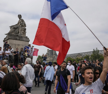 КОВИД ПРОТЕСТ: Французи на улицама Париза