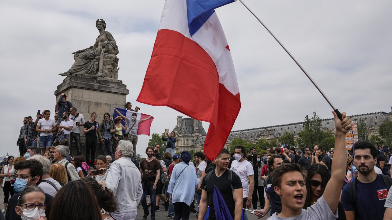 КОВИД ПРОТЕСТ: Французи на улицама Париза