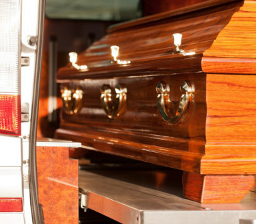 Grobar pred sahranu primetio da je "pokojnica" (90) još živa