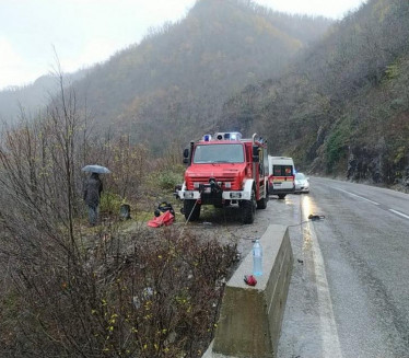 АУТО СЛЕТЕО С ПУТА: Жена (34) погинула у кањону Мораче