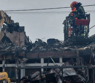 ПРОНАЂЕНО ДРУГО ТЕЛО: Пожар захватио кинеску робну кућу