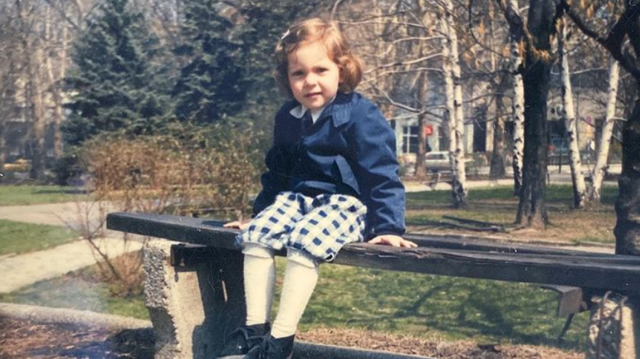 СЛИКА СТАРА 40 ГОДИНА: Знате ли која певачица је у питању?