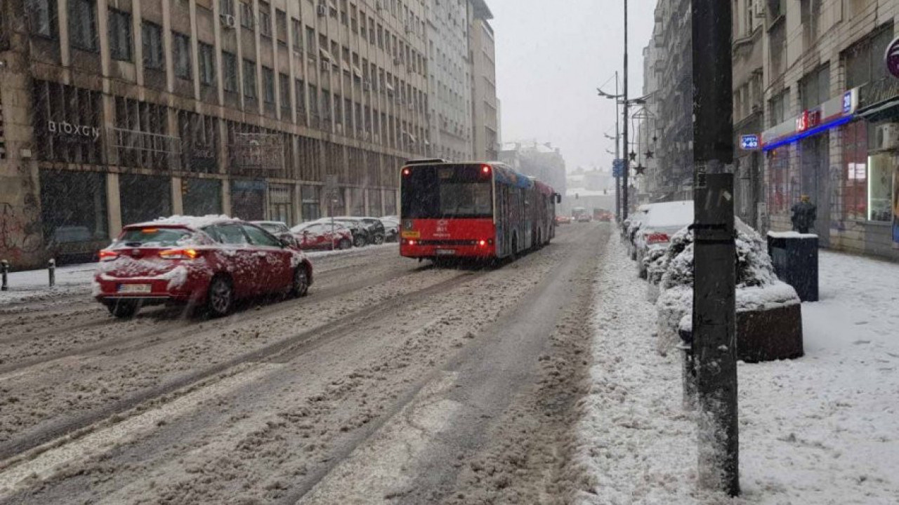 SAOBRAĆAJ OTEŽAN I USPOREN Vetar stvara snežne nanose, OPREZ