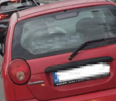 Београђанка необичном поруком на аутомобилу одушевила мреже