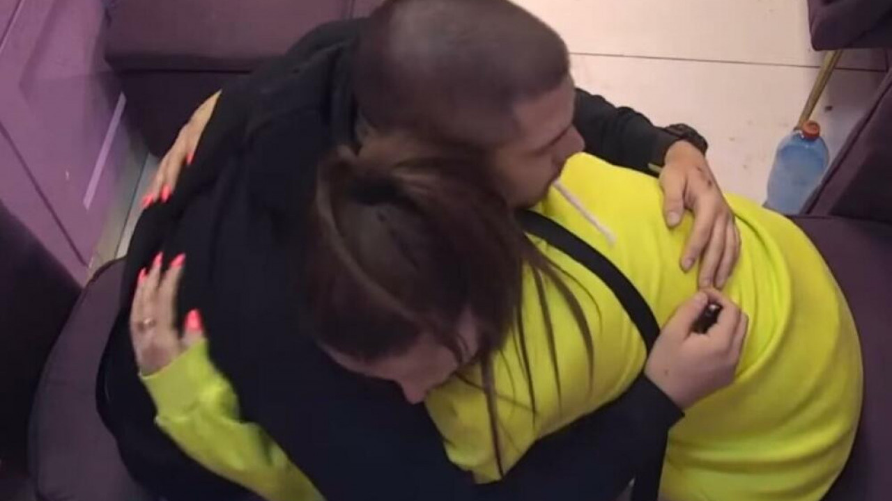 OPROSTIO JOJ JAVNU PRELJUBU Dejan i Dalila u prisnom zagrljaju