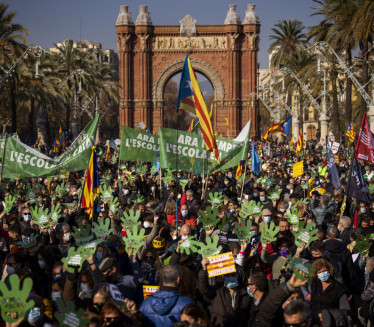 "NO PASARAN": Katalonci protestuju zbog španskog u školama