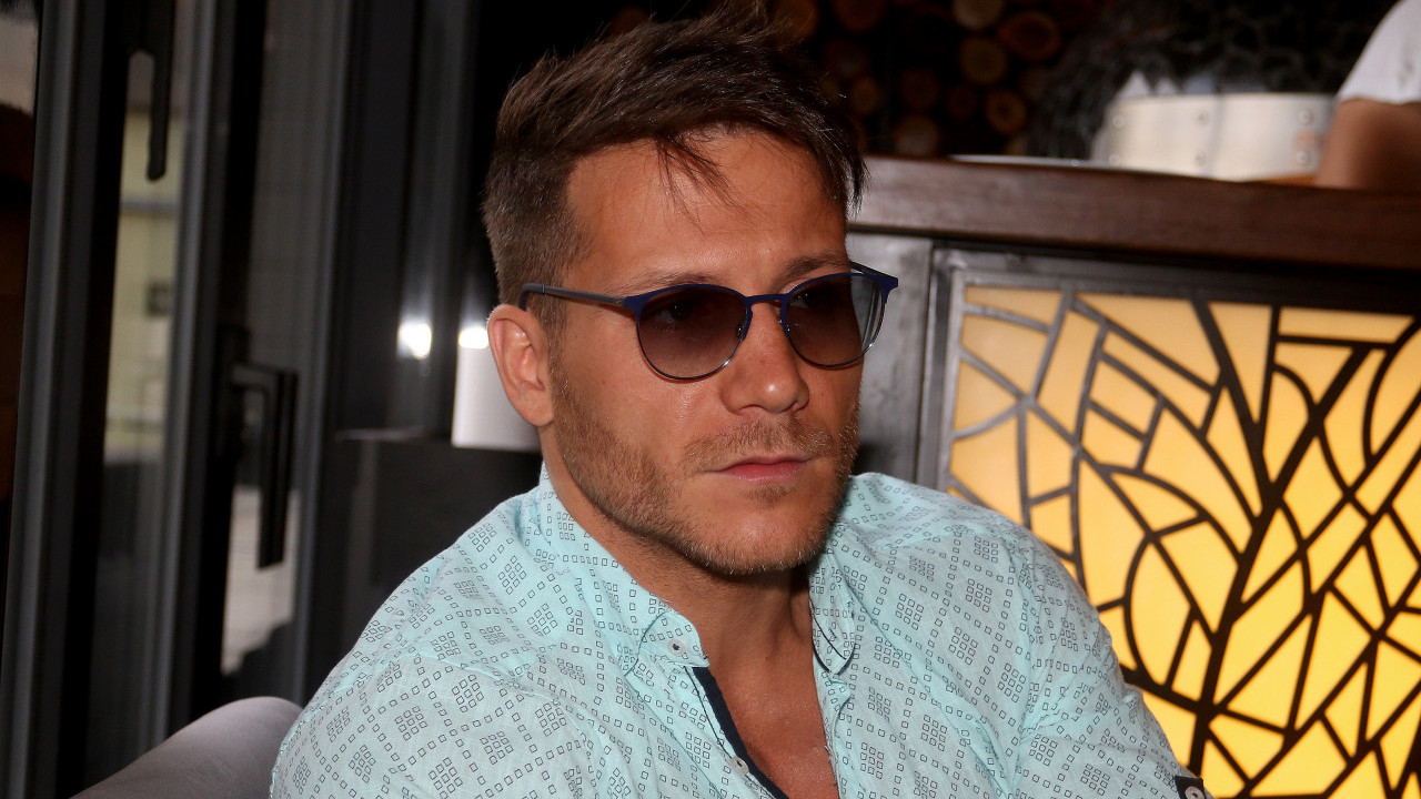 RAJ ZA ŽENSKE OČI: Saša preplanuo i izvajan na plaži (FOTO)