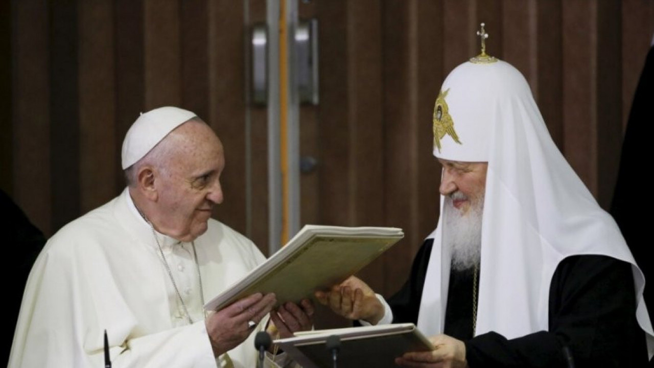 ВАТИКАН ШАЉЕ СИГНАЛЕ: Папа жели договор са православљем
