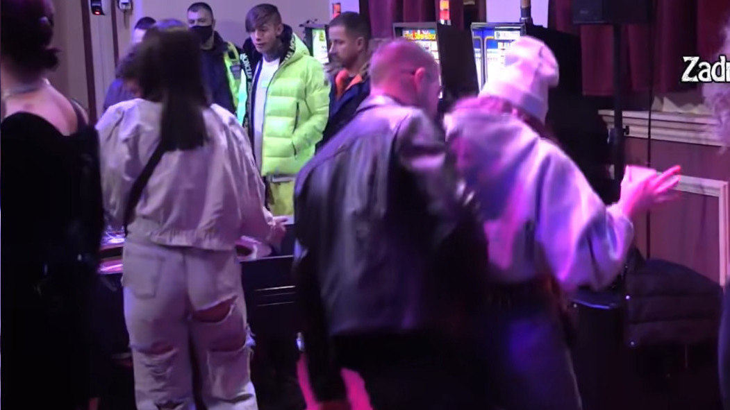 ХИТ: Док се Драгојевићи љубе, Маја и Цар праве сцене