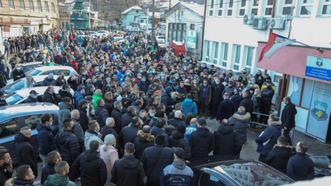 ХИЉАДЕ НА УЛИЦАМА: Подршка ухапшеним Србима на КиМ