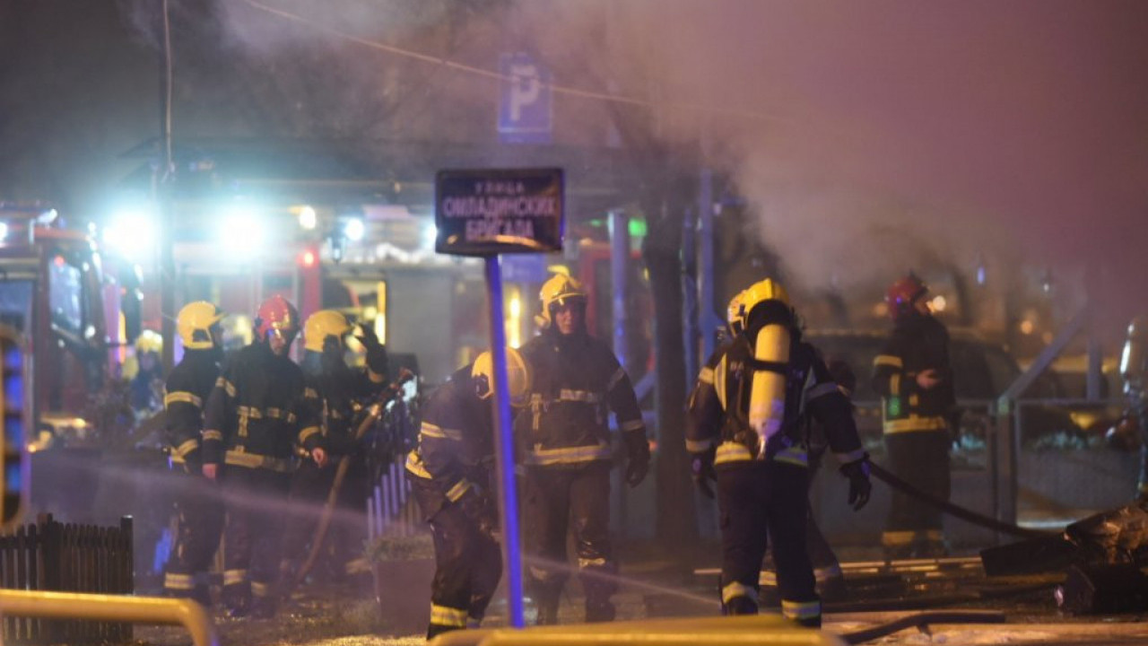 ПОЖАР: Изгорео ресторан на Новом Београду, троје повређено