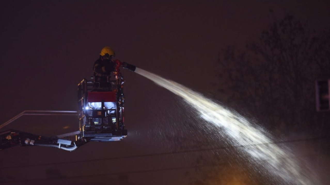 СТРАШАН ПОЖАР: Бригада у Новом Саду бори се против ватре