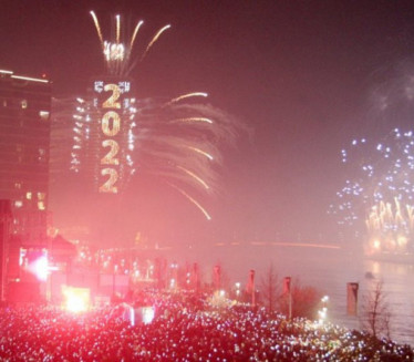 SPEKTAKL U BEOGRADU: Novogdišnji vatromet očarao prisutne