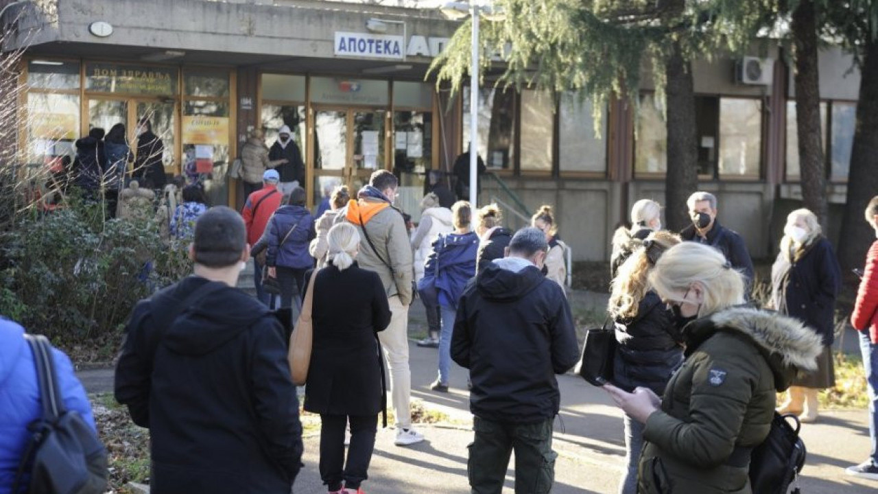 TRI SIMPTOMA OMIKRONA: Razlika između novog soja i prehlade