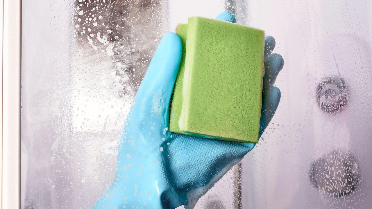 DA ZABLISTA: Jednostavan trik za čišćenje tuš kabine