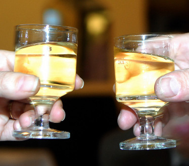 Da li alkohol zaista UBIJA bakterije i viruse