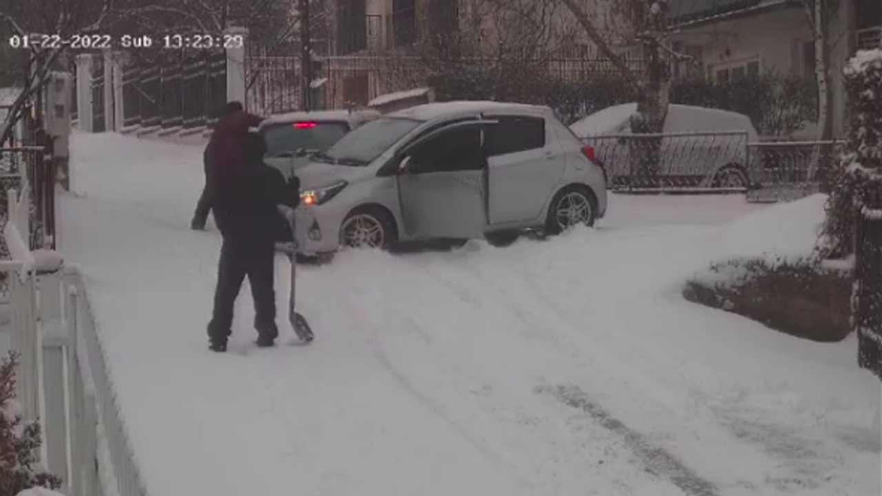 KARAMBOL U KALUĐERICI Kočili po ledu, napravili haos (VIDEO)