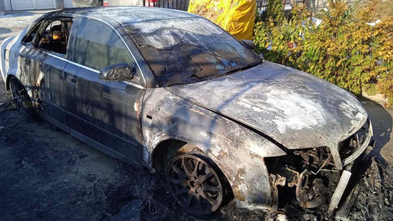 ВРАЊЕ: Запаљена 4 аута испред куће директора Паркинг сервиса