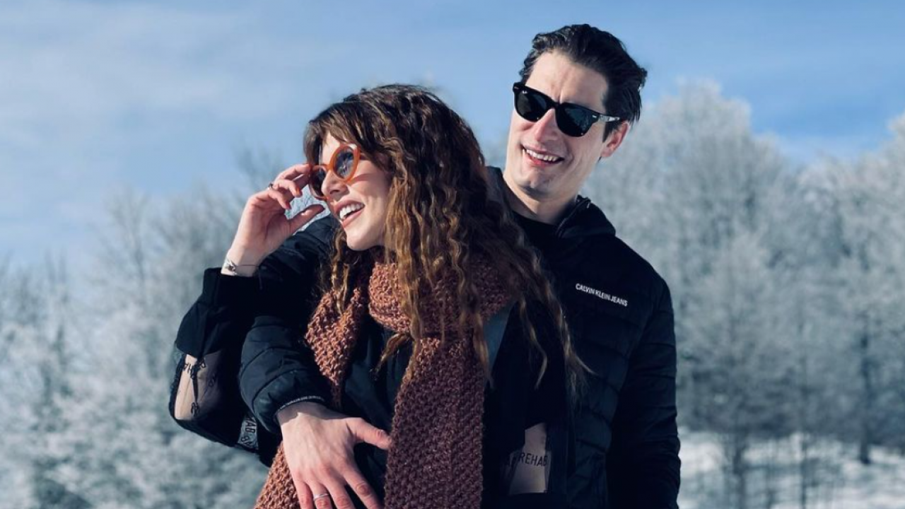 ГЛУМАЧКИ ПАР НА ОДМОРУ: Тамара и Петар са децом на снегу