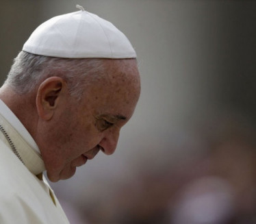 ТРЕСЕ СЕ ВАТИКАН: Папа Фрања даје отказ?