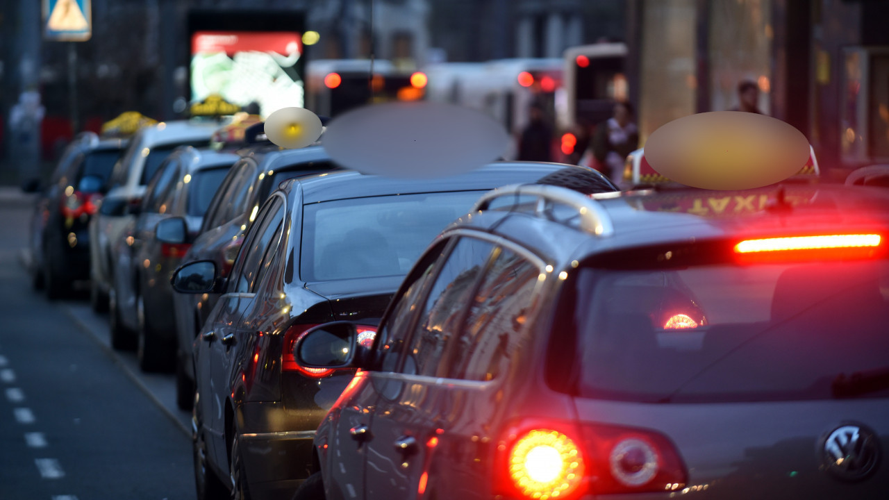 ПОКОСИО ПЕШАКА: Таксиста изазвао страшан удес