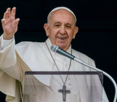 "JOŠ SAM ŽIV": Papa otpušten iz bolnice