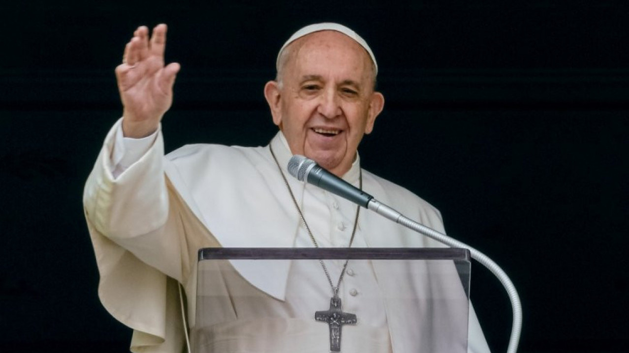 ВАТИКАН СЕ ОГЛАСИО: Папа се опоравио