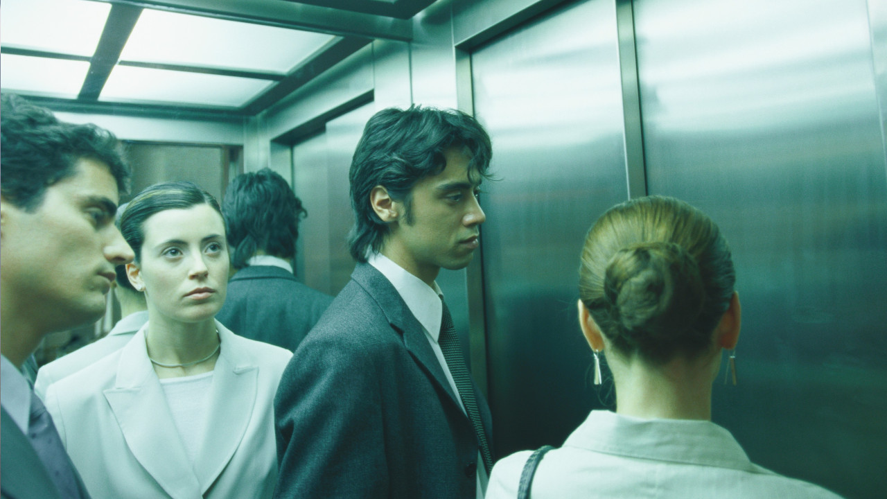 Знате ли зашто се у сваком лифту налази огледало?